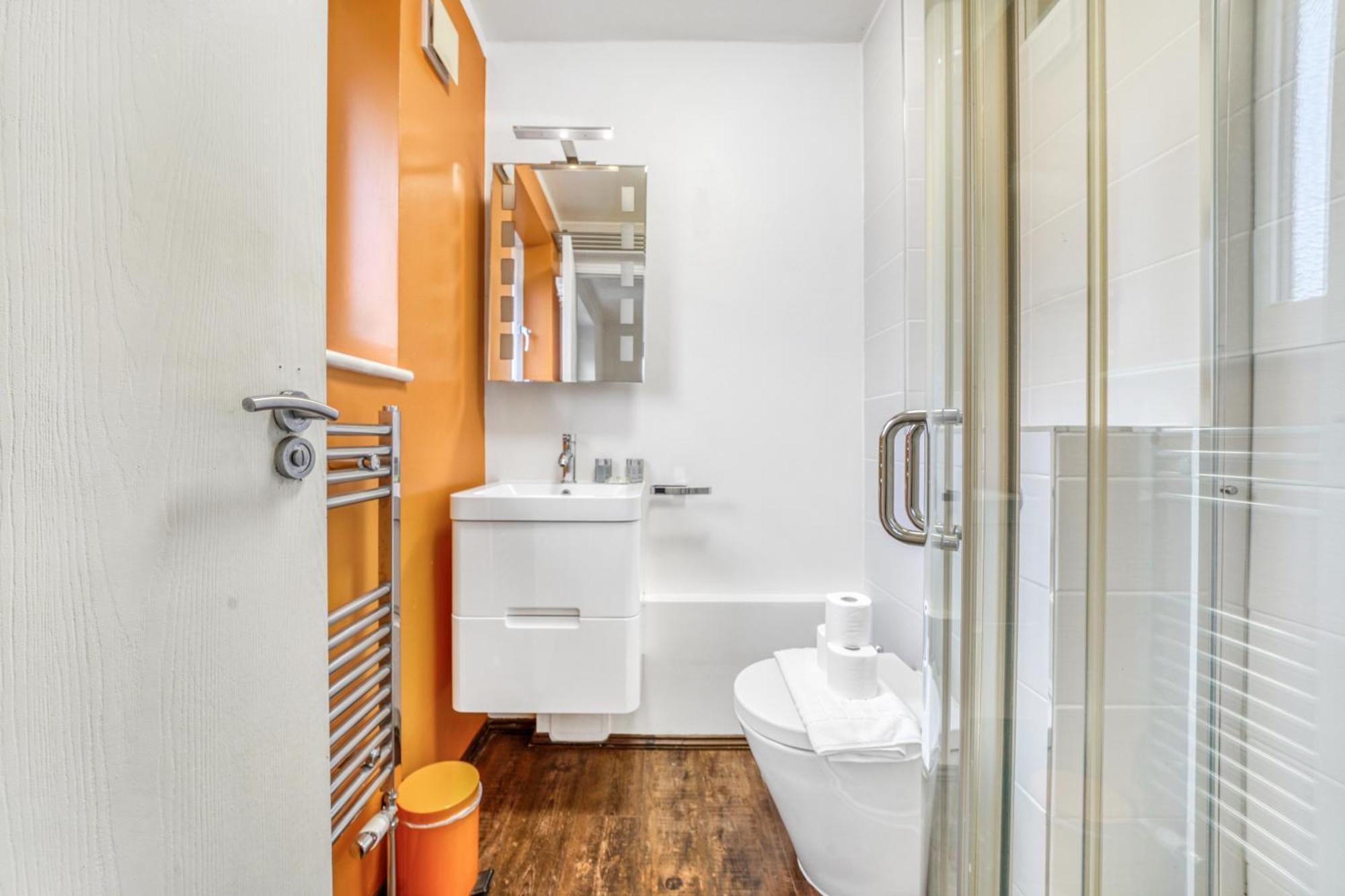 Executive 4 Bedroom Town House In Canada Water Free Wifi & Parking By City Stay Aparts ลอนดอน ภายนอก รูปภาพ